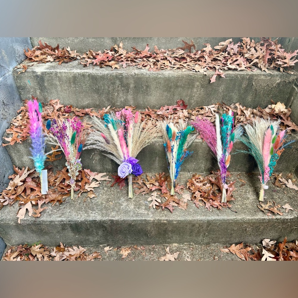 6 Mini Dried Dyed Flower Bouquets with Crystals